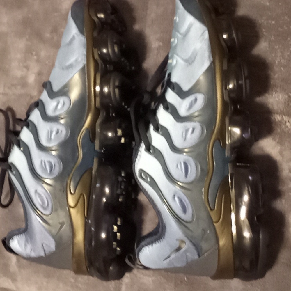 Aluminum brand new vapormax size 11